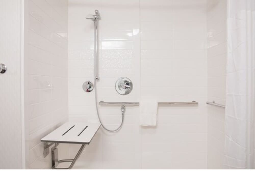 Room, 2 Queen Beds, Accessible, Bathtub (Hearing) photo 2