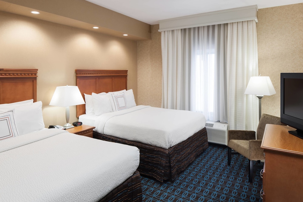 Room, 2 Queen Beds - Photo 2