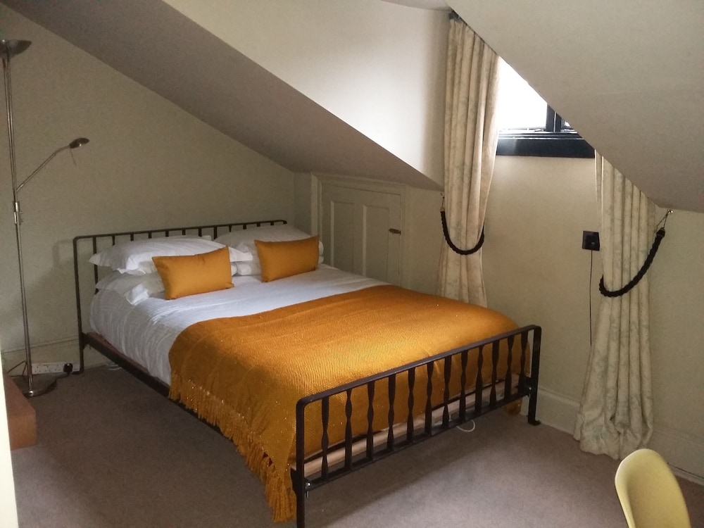 Basic Double Room (Slope Ceiling)