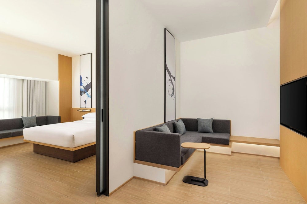 Suite, 1 King Bed