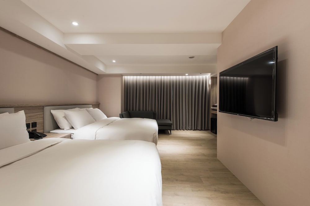 Standard Quadruple Room - Photo 8