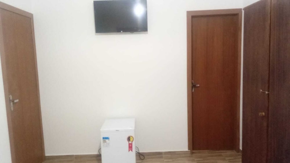 Basic Single Room, 1 Large Twin Bed photo 3