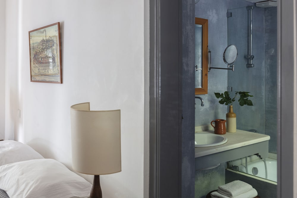 Standard Double or Twin Room photo 3