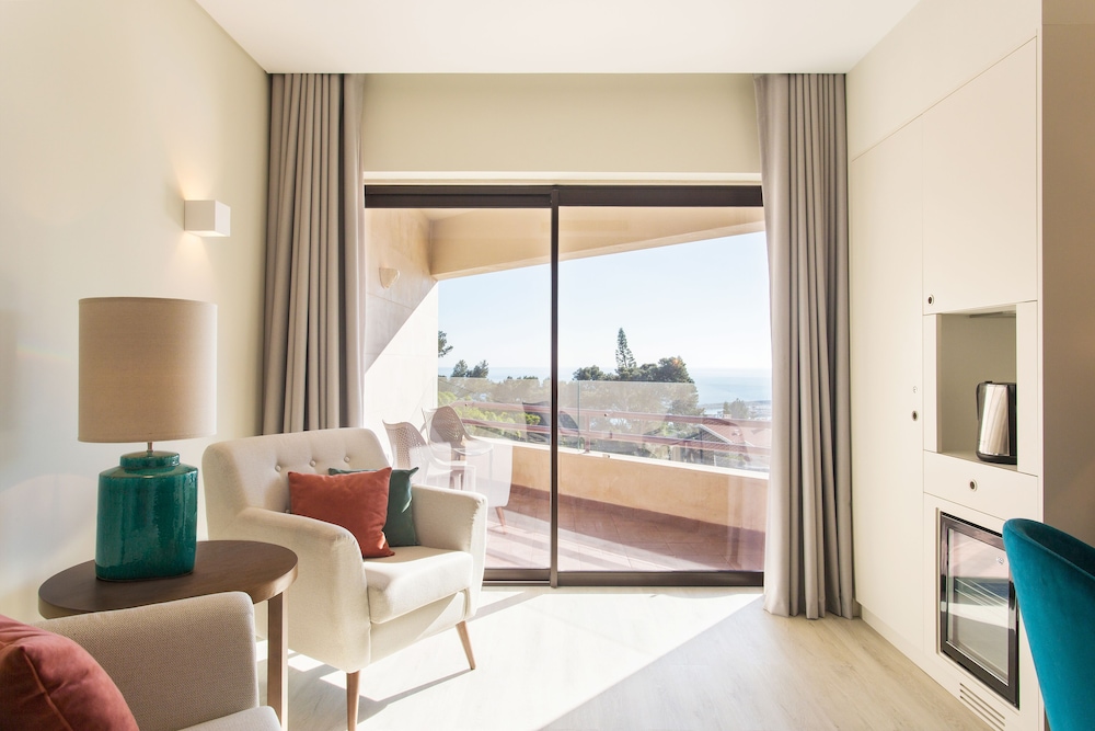 Deluxe Room, 1 Queen Bed, Pool View - Photo 2