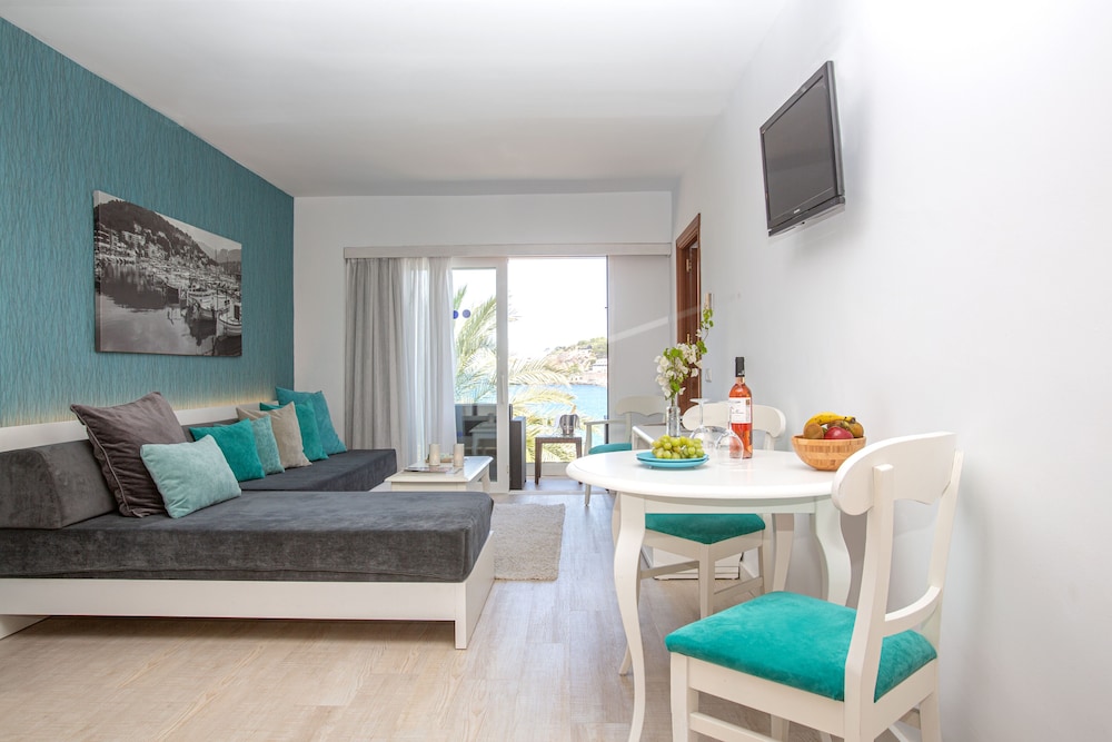 Suite, Balcony, Beach View (2 adults) photo 3