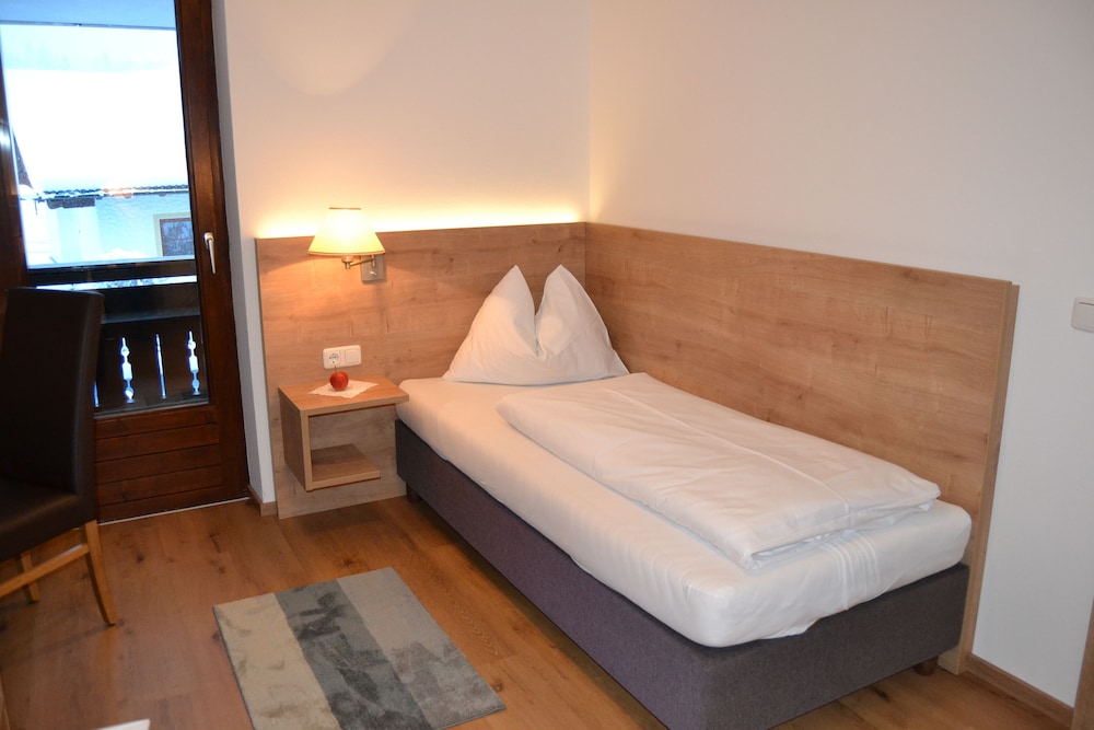 Family Room, 2 Bedrooms - Photo 7