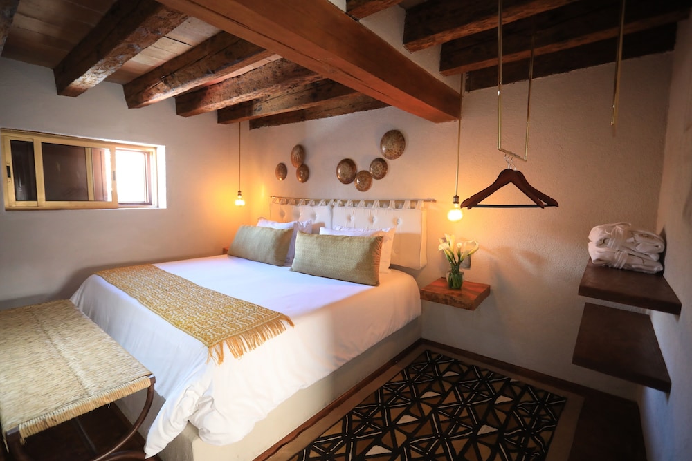 Deluxe Room, 1 King Bed (Superior)