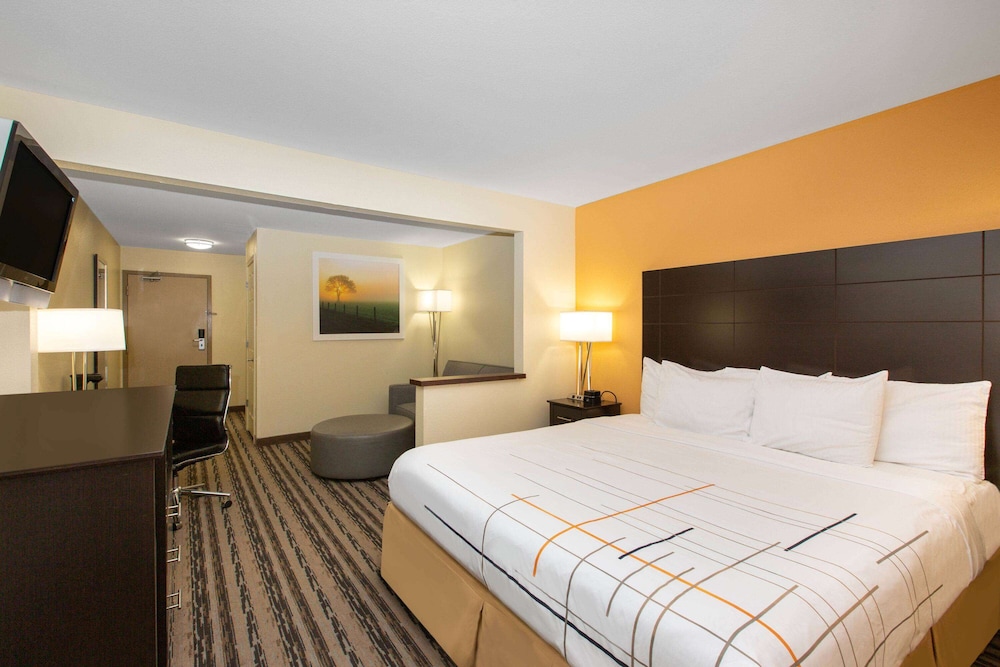 Suite, 1 King Bed, Non Smoking - Photo 1