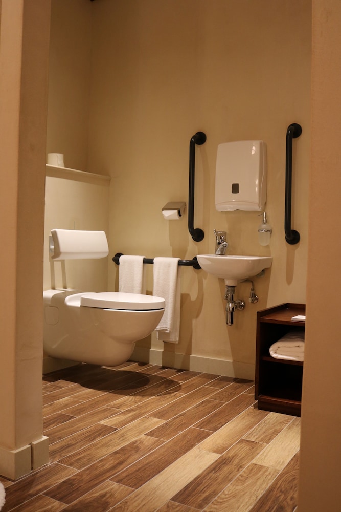 Suite, 2 Twin Beds, Accessible