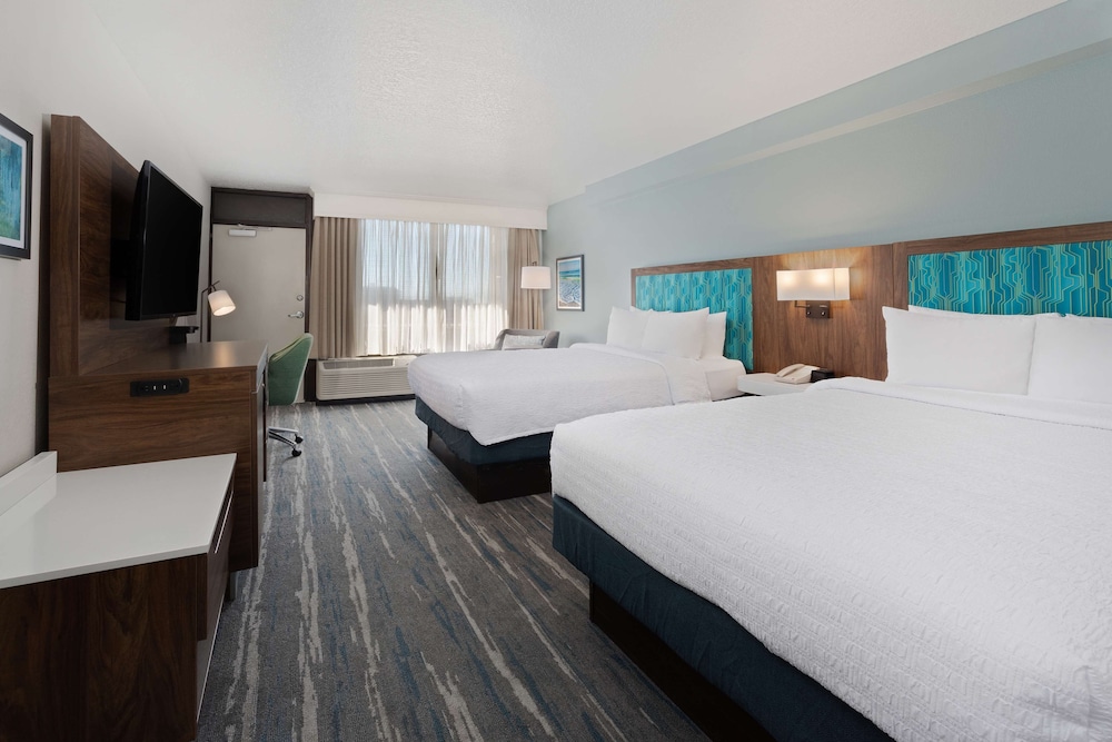 Room, 2 Queen Beds, Accessible, Ocean View (BathTub, 6th Floor) - Photo 1