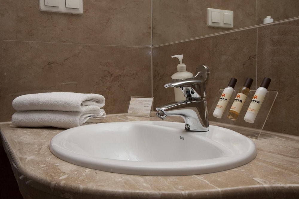 Double or Twin Room - Photo 2