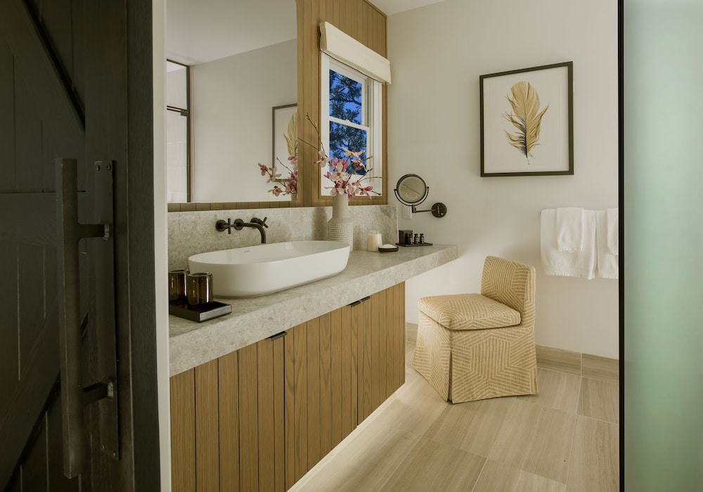 Deluxe Suite (Indoor/Outdoor Shower) - Photo 2