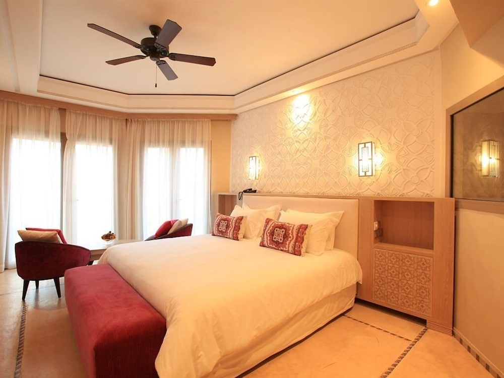 Suite, Private Bathroom (Royale)