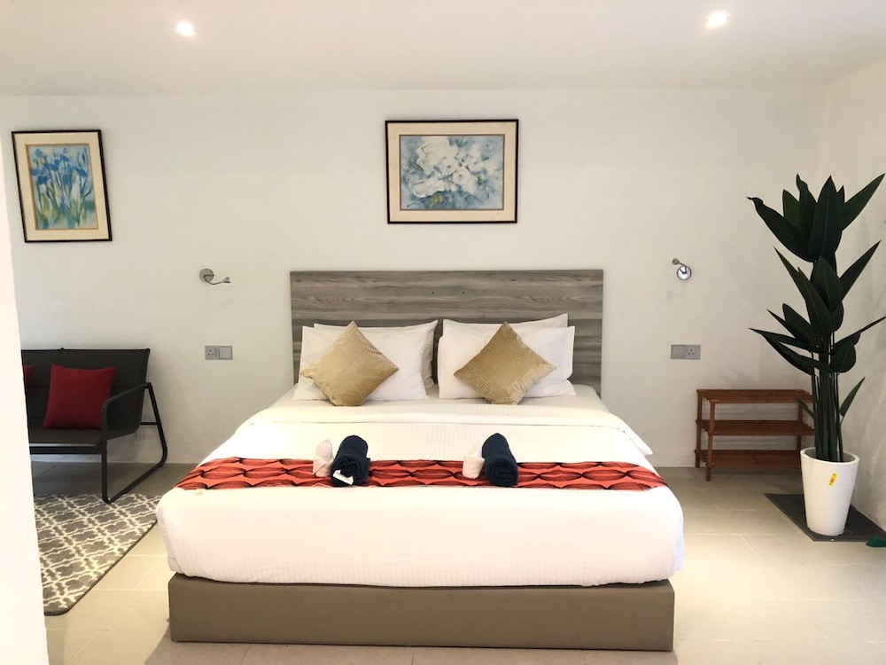 Standard Studio Suite, 1 Bedroom - Photo 1