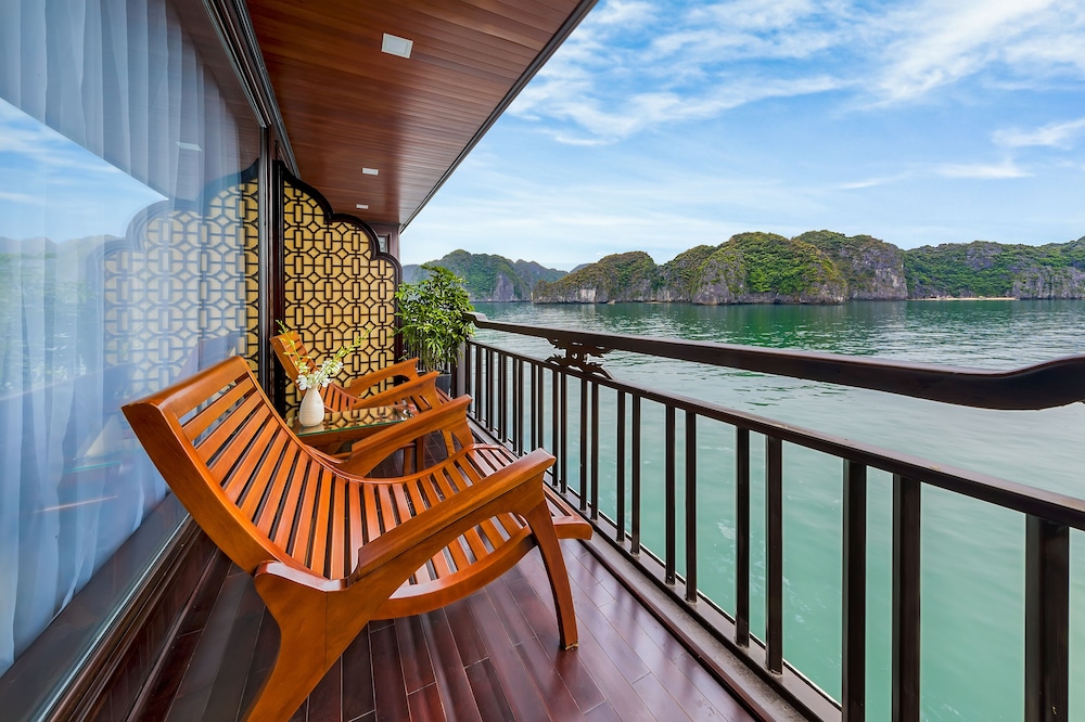 Princess Suite with Private Balcony photo 2