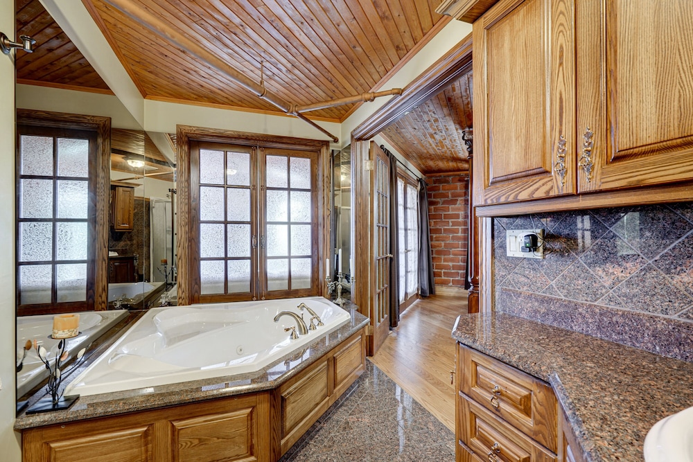 Luxury Suite photo 2