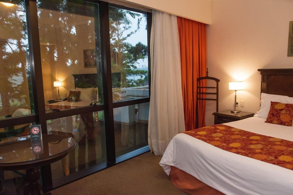 Standard Room, 1 King Bed - Photo 4