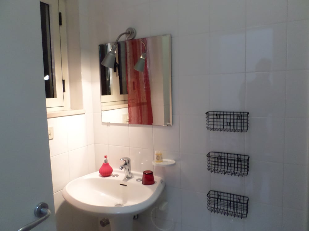 Classic Single Room, Women only, Non Smoking, Private Bathroom photo 2