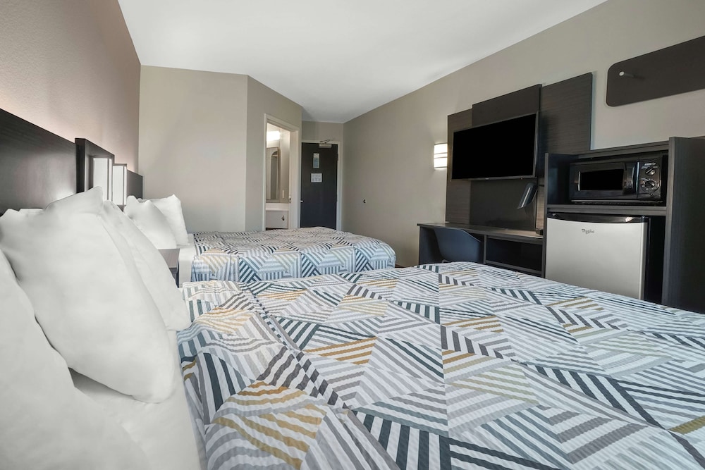 Standard Room, 2 Double Beds, Non Smoking, Refrigerator & Microwave - Photo 4