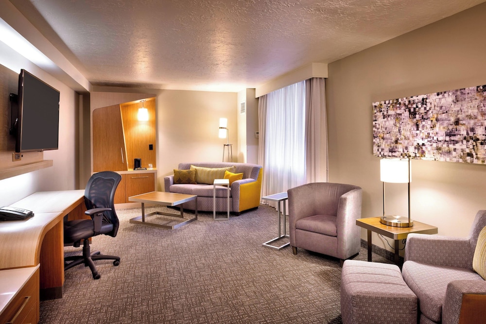 Executive Room, 1 King Bed with Sofa bed - Photo 4