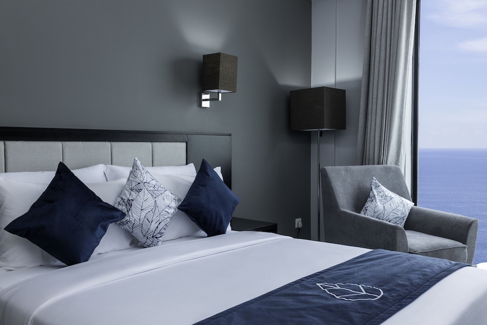 Premier Two Bedroom Suite Sea Front - Photo 5