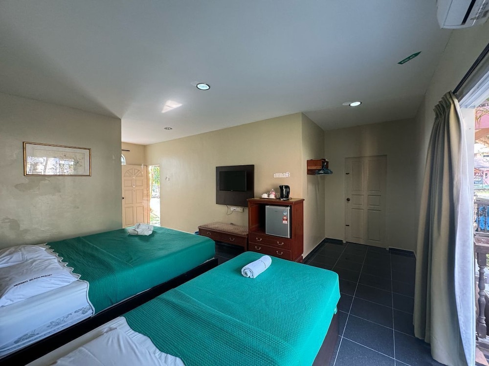 Basic Triple Room, Balcony, Pool View
