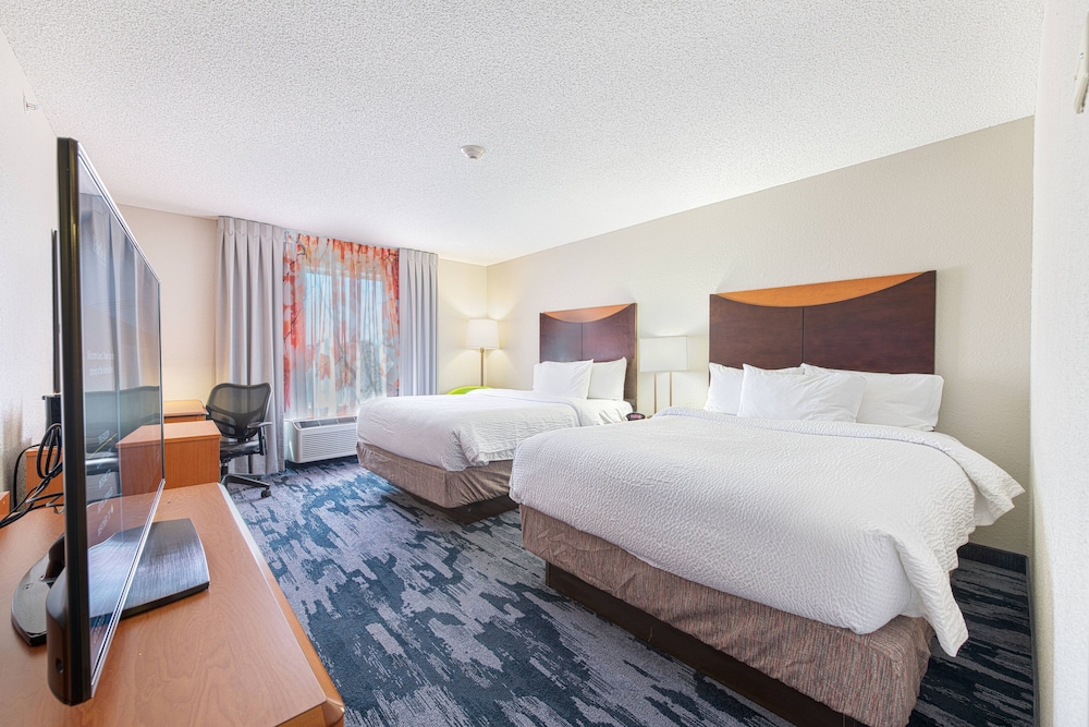 Room, 2 Queen Beds - Photo 1