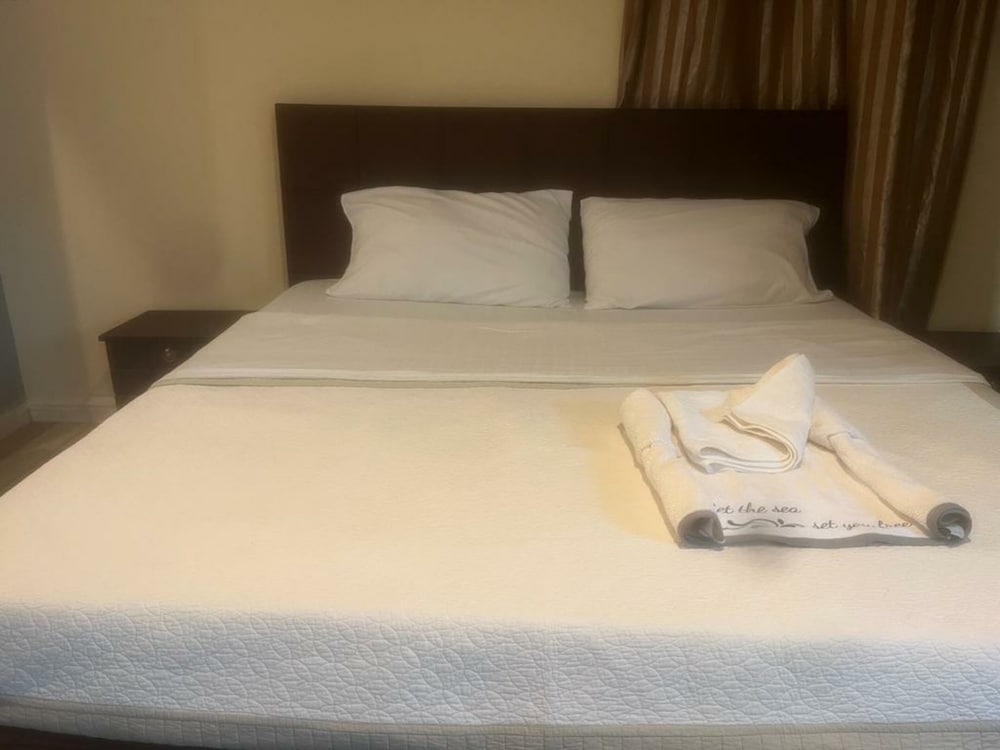 Standard Double Room Single Use, 1 Queen Bed, Non Smoking, Garden View photo 3