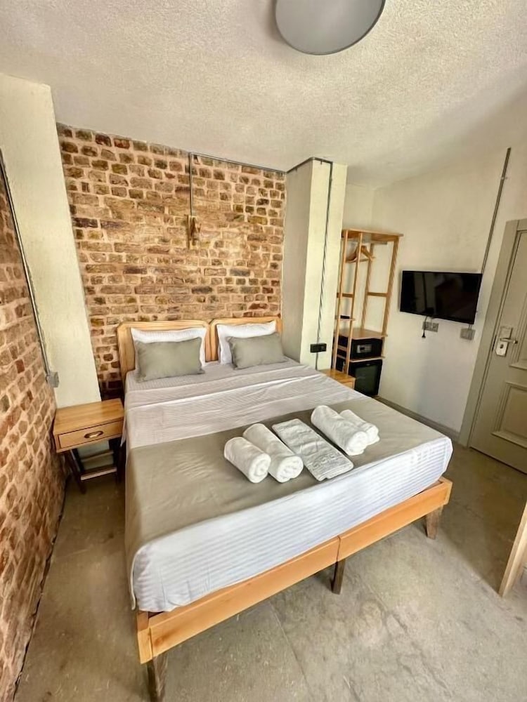 Deluxe Studio Suite