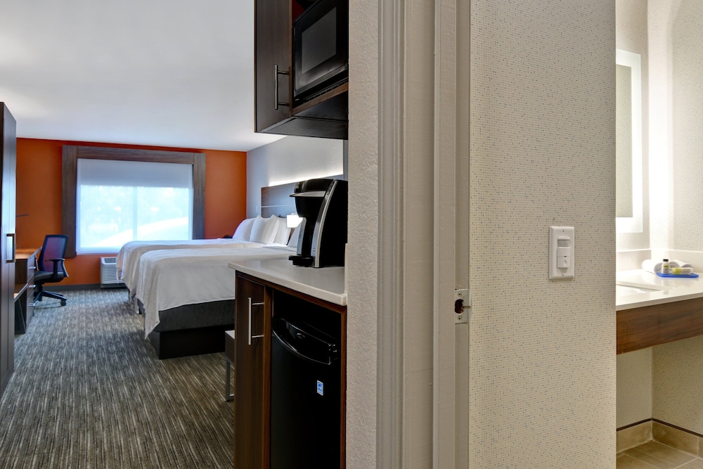 Suite, Multiple Beds - Photo 1
