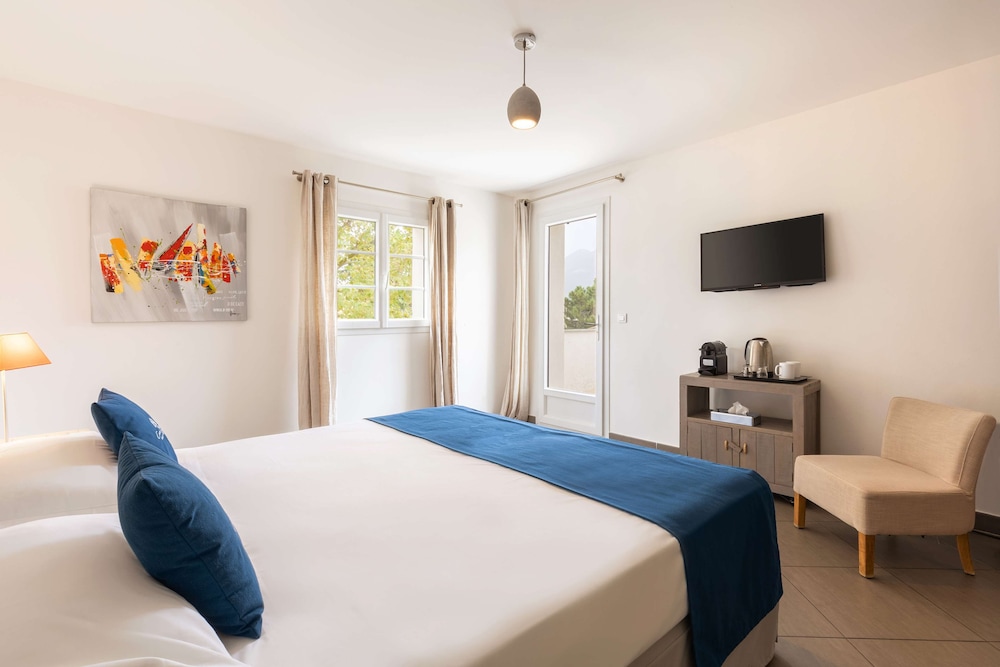 Superior Room, Multiple Beds, Non Smoking (Twin bed on request) photo 1
