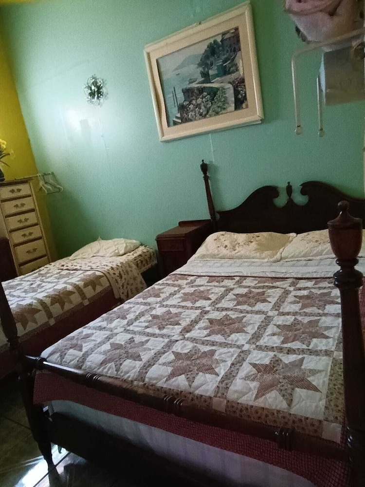 Economy Twin Room photo 1