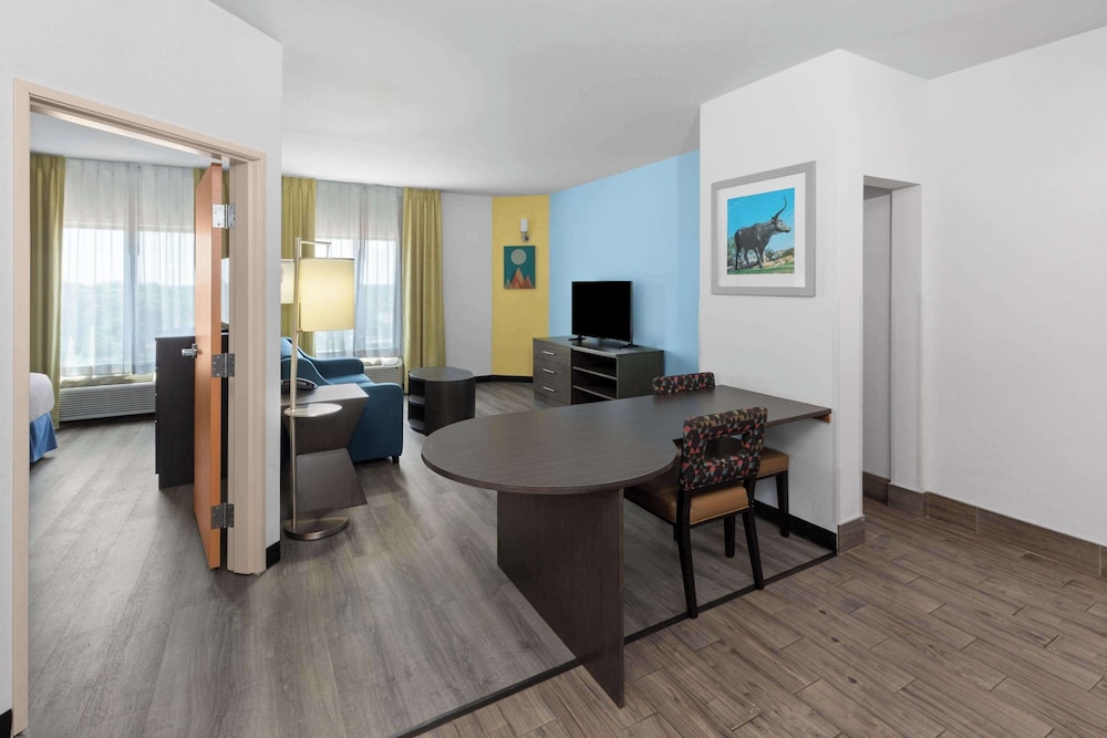 Studio Suite, 1 King Bed, Non Smoking photo 1