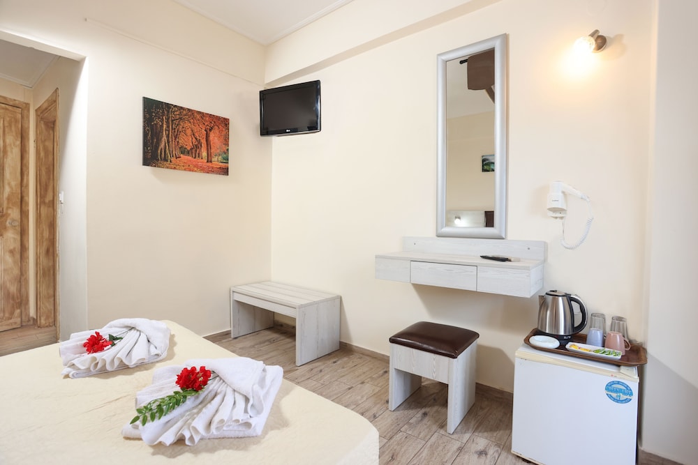 Triple Room, Partial Sea View photo 3