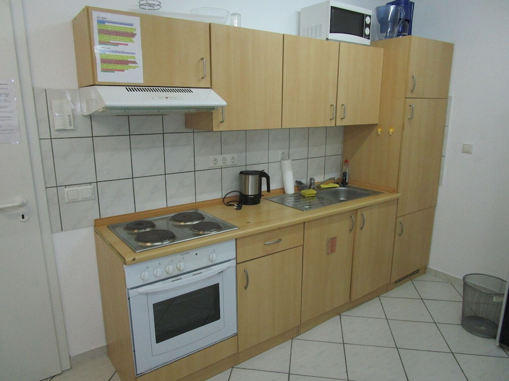 Deluxe Studio, Multiple Beds, Kitchen photo 3