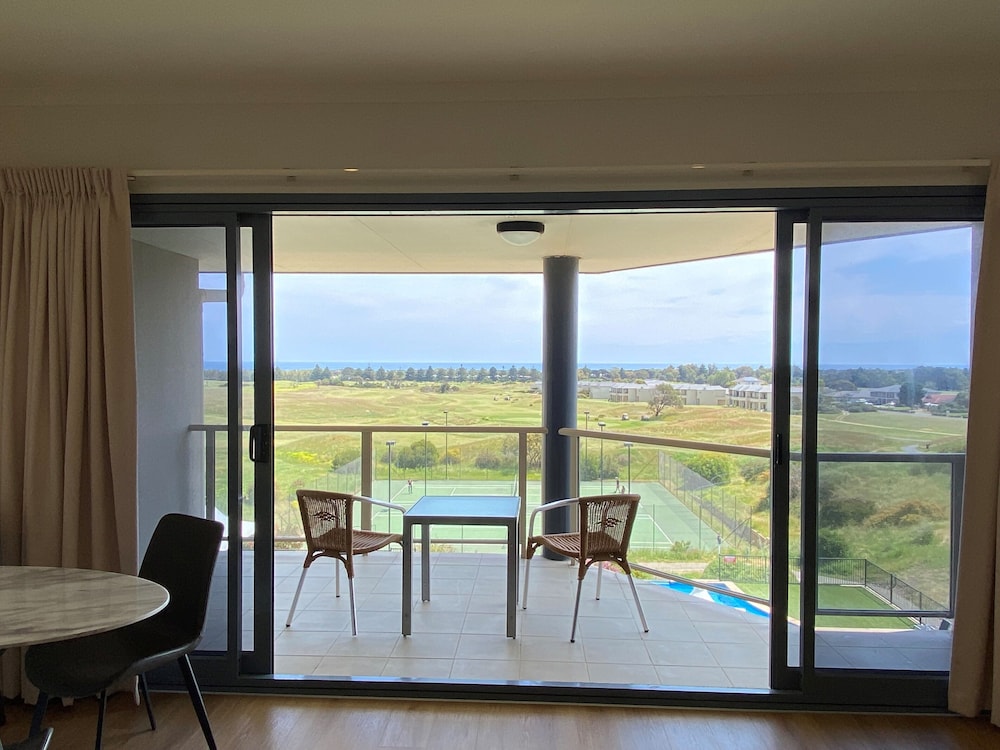 Superior King Spa Suite, Jetted photo 3