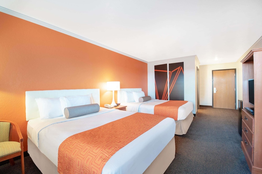 Standard Room, 2 Queen Beds photo 1