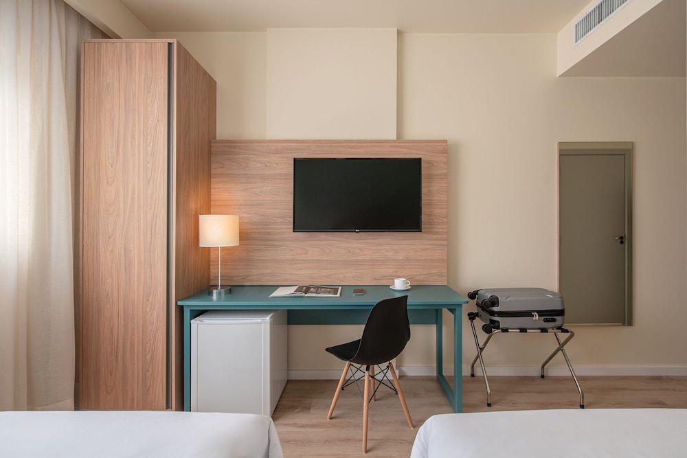 Deluxe Twin Room - Photo 3