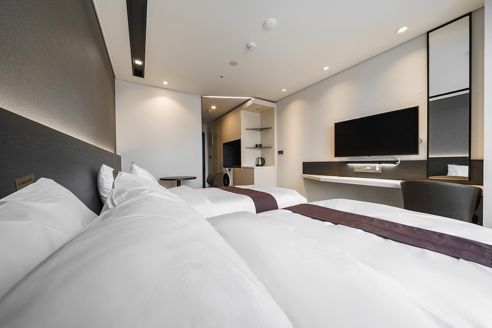 Standard Twin Room - Photo 5