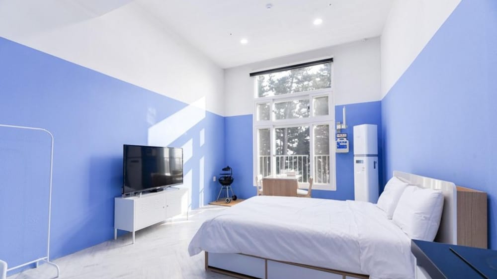 Room (Studio 306)