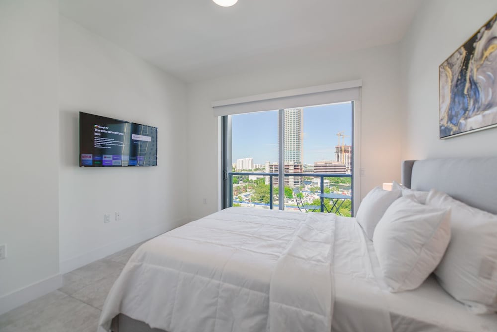 Deluxe Apartment, 1 Queen Bed with Sofa bed, City View photo 3