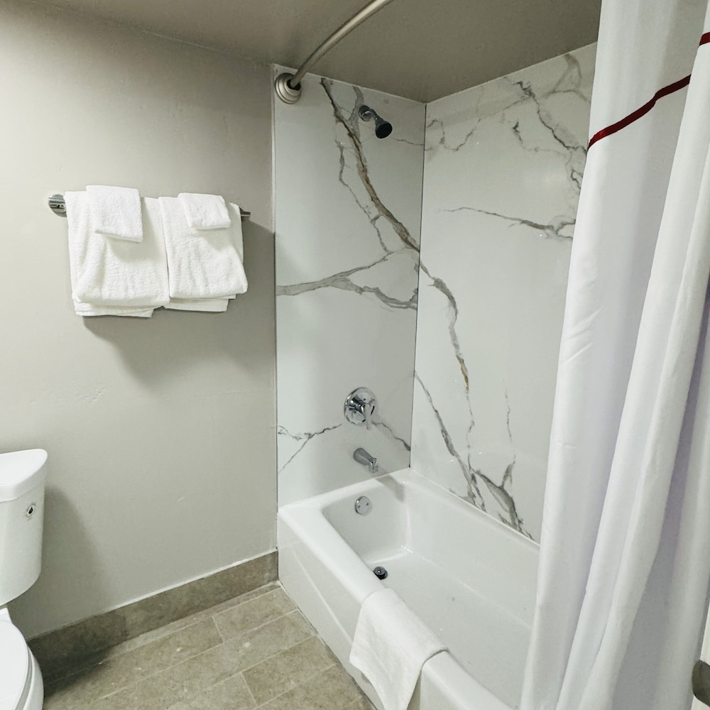 Deluxe Room, 2 Queen Beds, Non Smoking photo 3