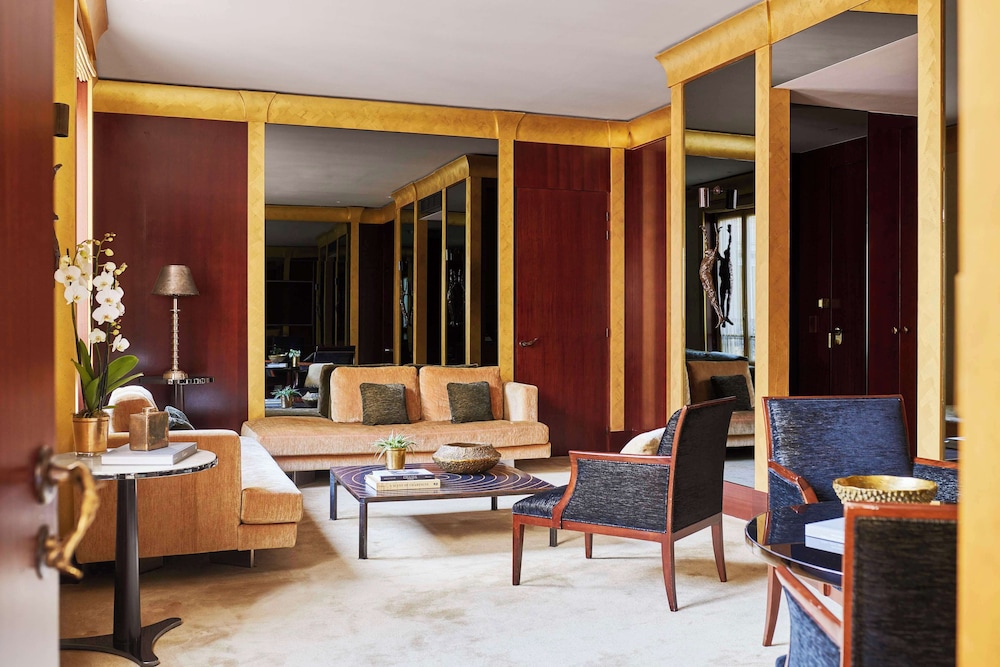 Diplomatic Suite