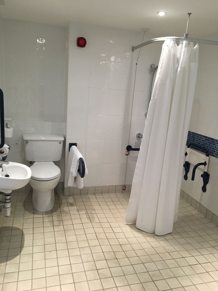 Room, 1 Double Bed, Accessible - Photo 6
