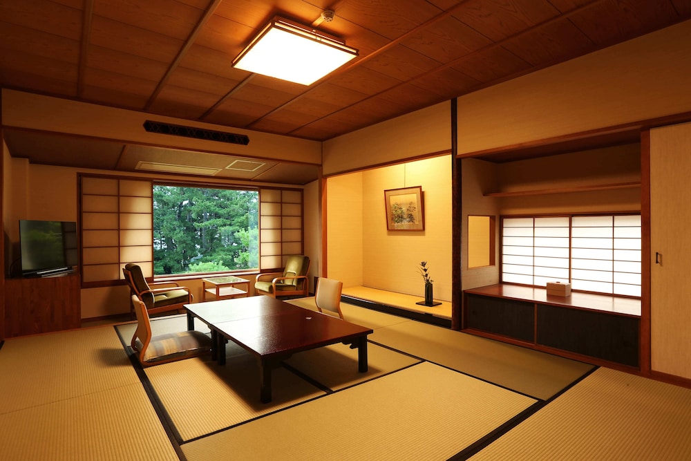 Japanese-Style Room (10 tatami mats) photo 2