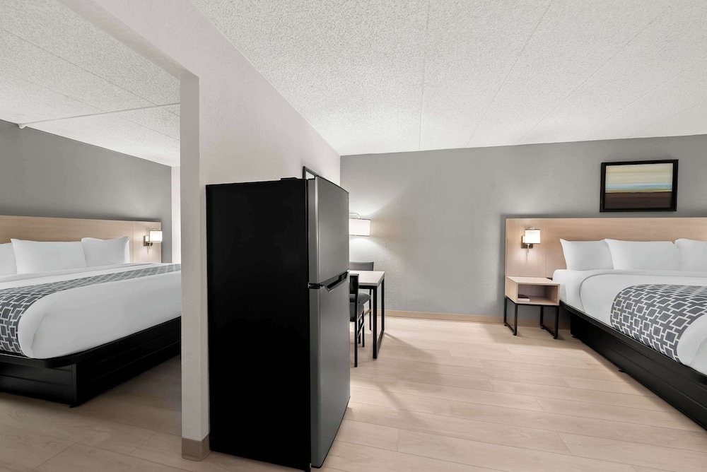Suite, Multiple Beds, Non Smoking photo 2