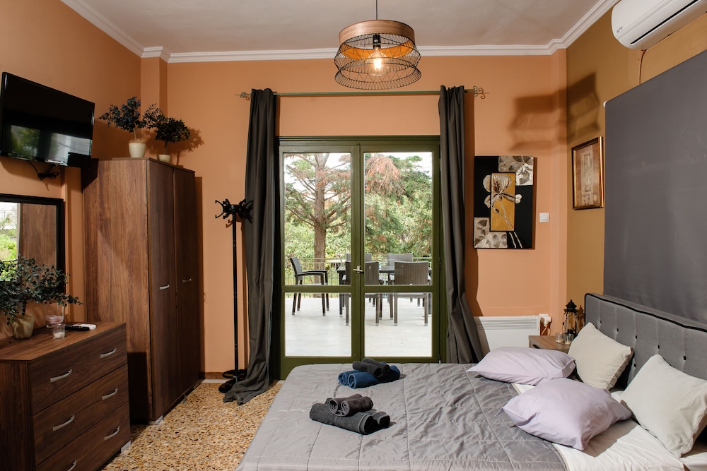 Family House, 2 Bedrooms, Partial Sea View