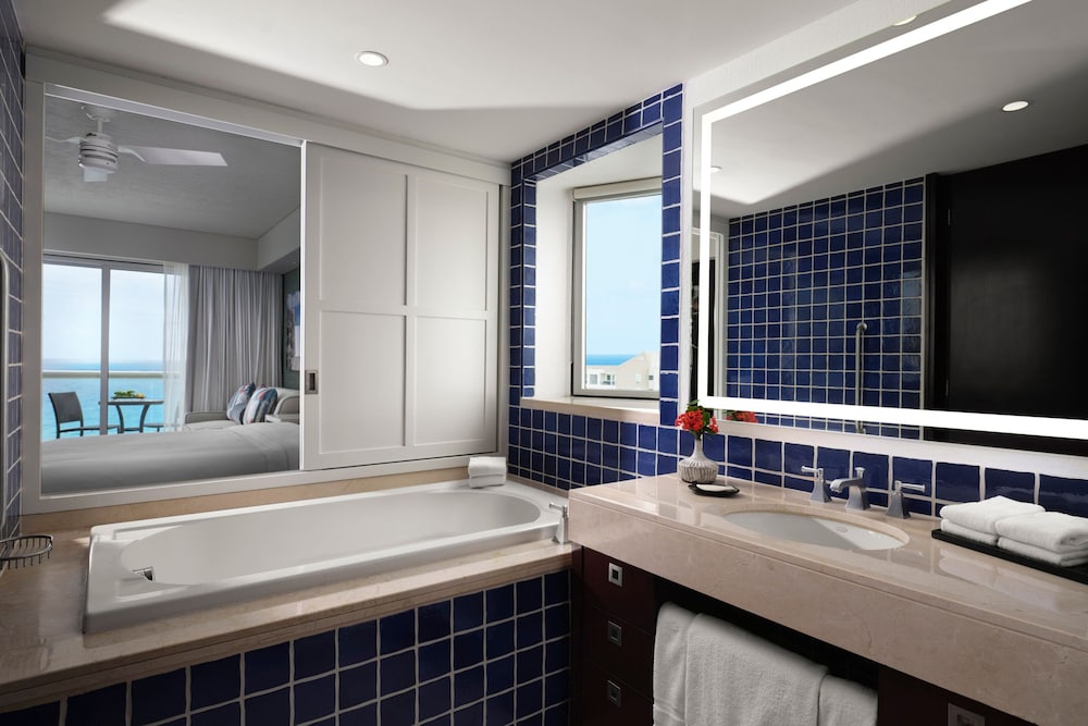 Villa, 2 Bedrooms, Balcony (Oceanfront) - Photo 4
