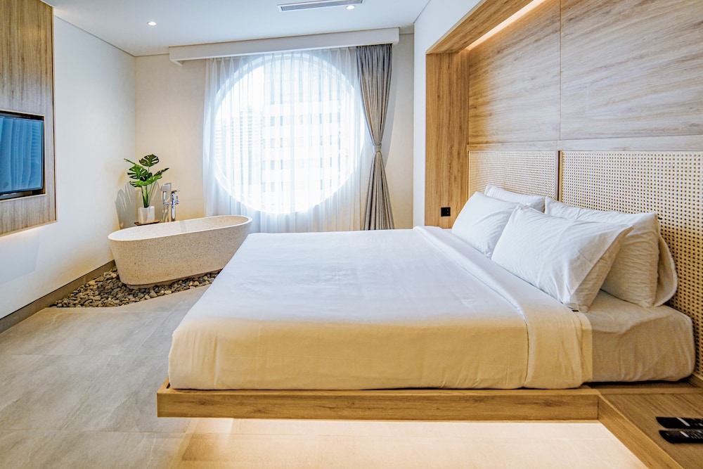 Signature Studio Suite, Non Smoking, City View photo 3