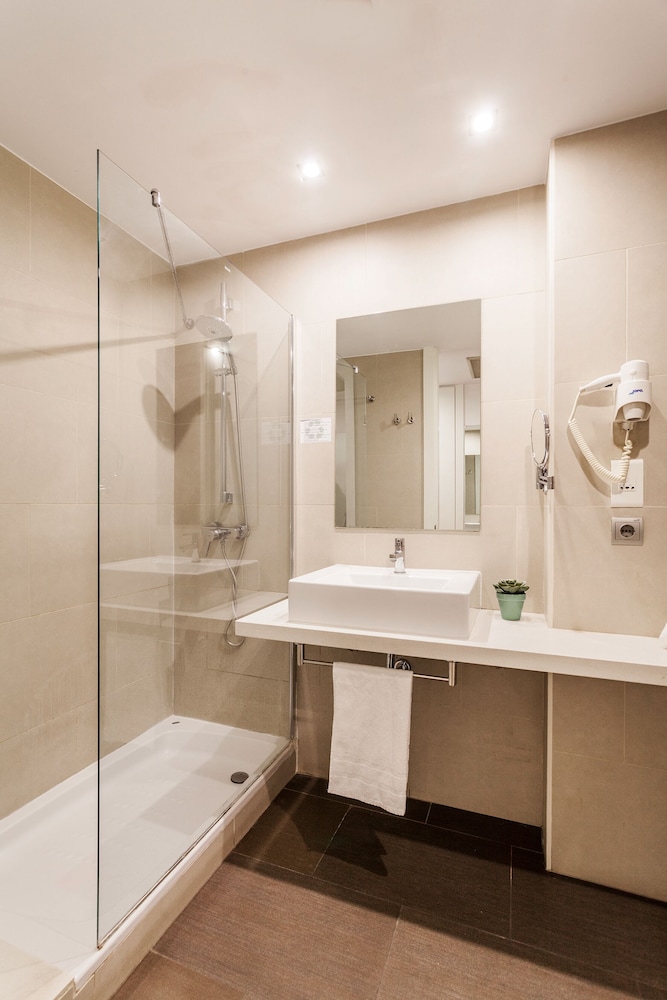 Double Room thumbnail 5